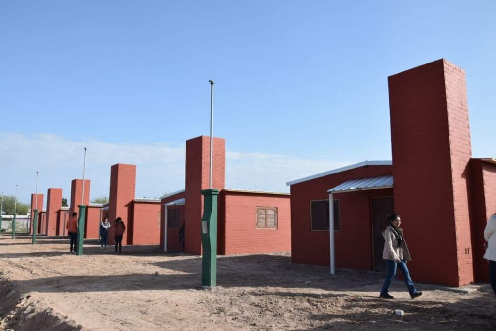 Más familias de Añatuya fueron beneficiadas con viviendas sociales