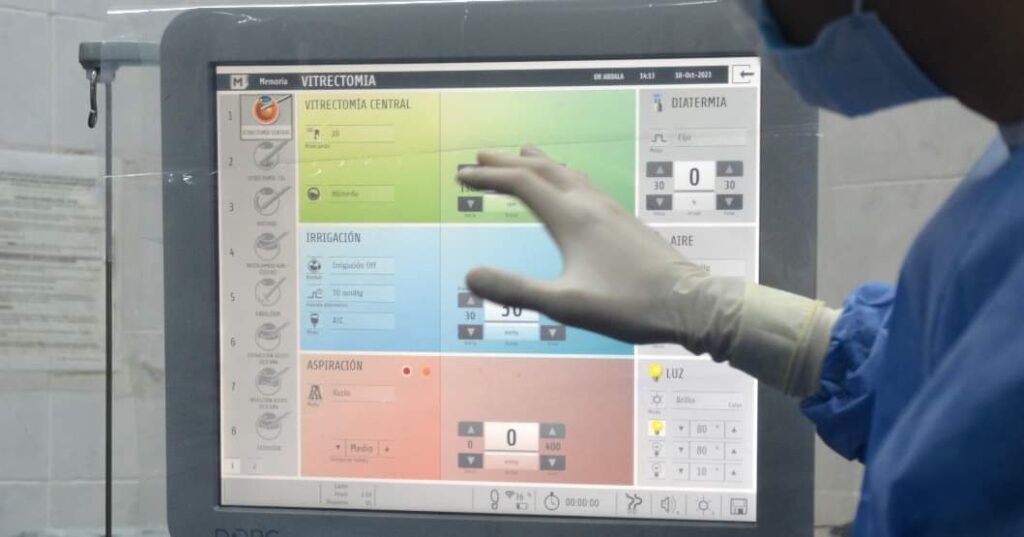 Más de cien personas con afecciones en la retina fueron operadas en el Hospital De Maria