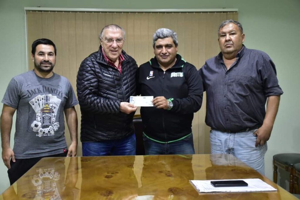 Frías: Entregan aportes económicos a instituciones deportivas
