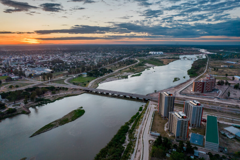 Licitan obra para construir la costanera en la margen izquierda del río Dulce en La Banda
