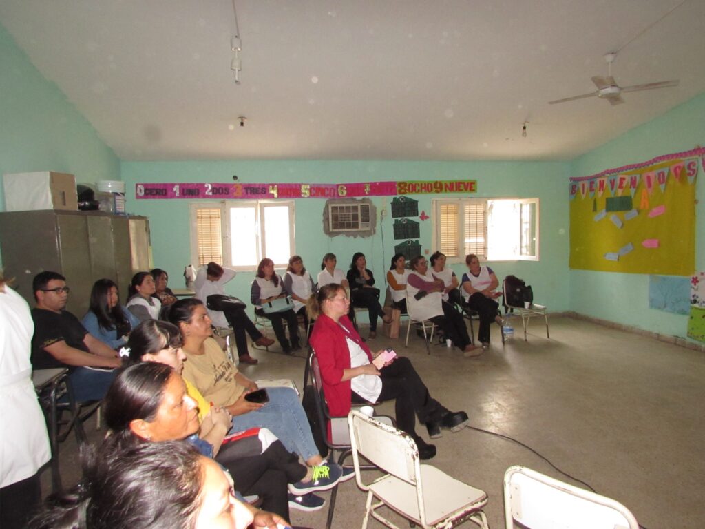 Capacitan en autismo a docentes para mejorar la inclusión educativa en Colonia El Simbolar
