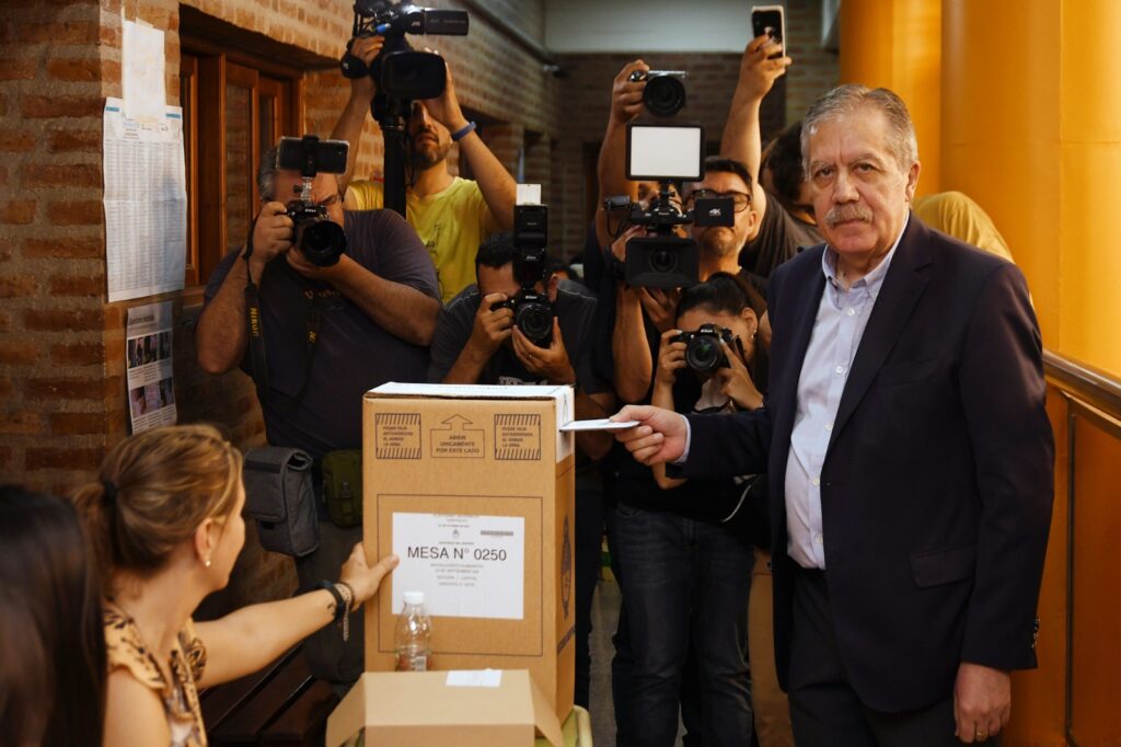 Elías Suárez emitió su voto y se refirió a la salud de Gerardo Zamora