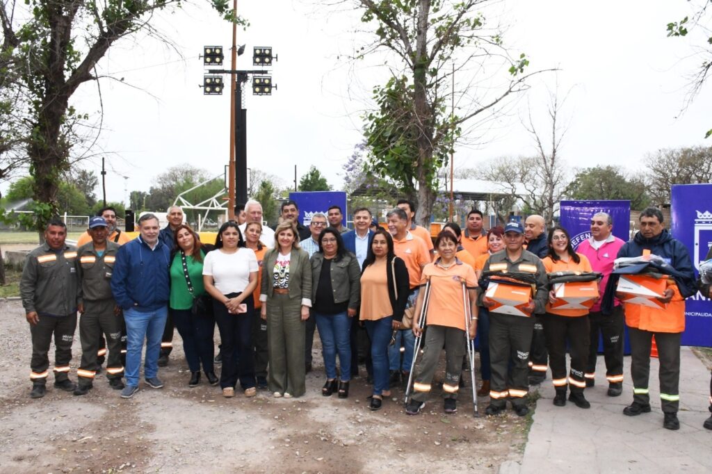 Nueva maquinaria y uniformes para el personal de Defensa Civil Nueva maquinaria y uniformes para el personal de Defensa Civil
