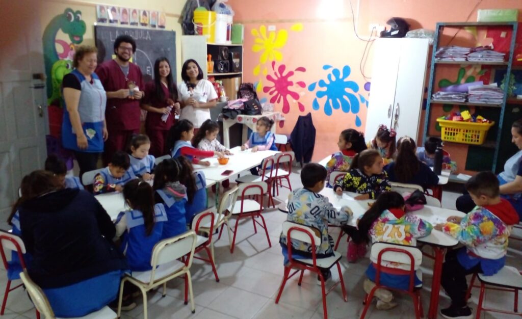 Taller sobre pediculosis para  alumnos del jardín Nº 14 “Duendecitos”
