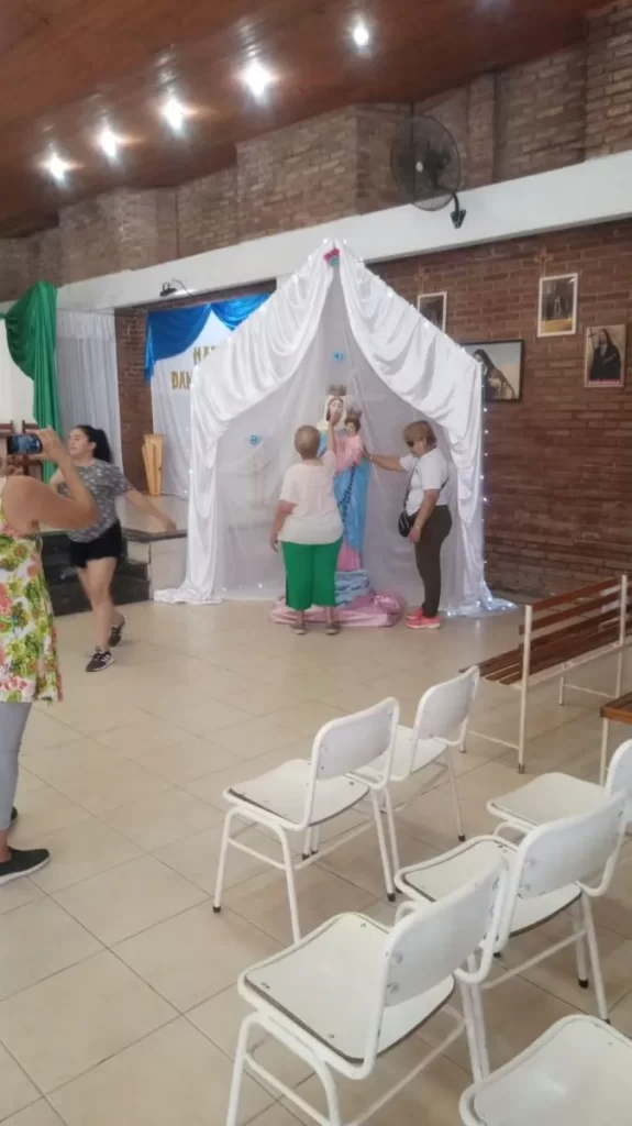 La imagen de la Virgen del Rosario de San Nicolas recorre la ciudad de La Banda