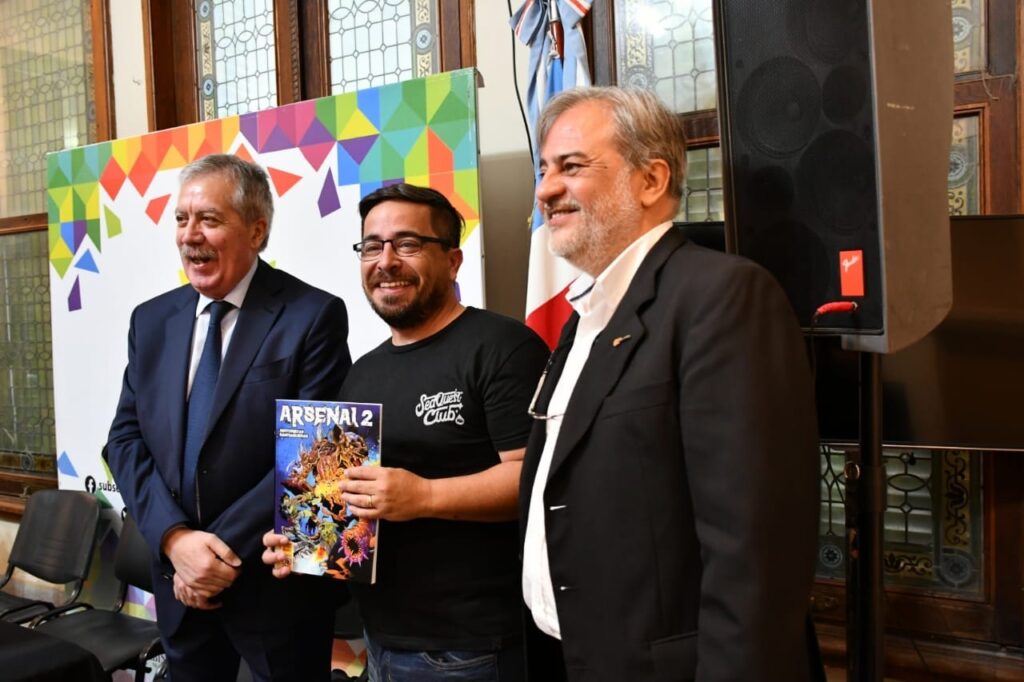Presentaron el libro “Arsenal Vol. 2” con historietas y comics de artistas santiagueños Presentaron el libro “Arsenal Vol. 2” con historietas y comics de artistas santiagueños