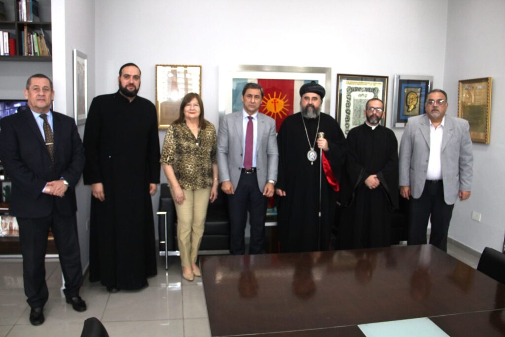 Silva Neder recibió al Arzobispo Crisóstomo Juan Gassali