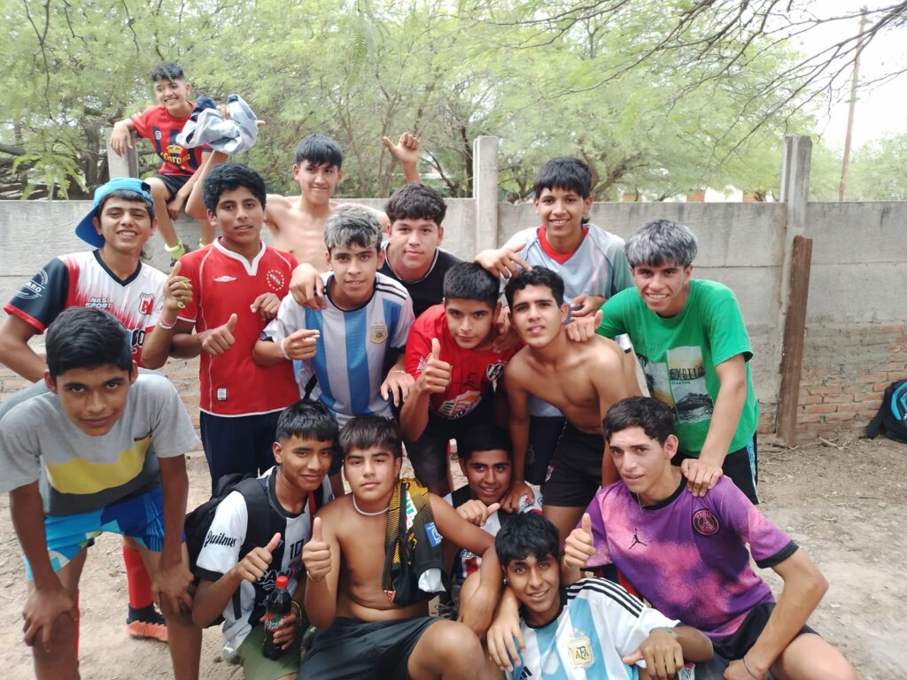 Intercambio social y deportivo entre niños de Colonia El Simbolar y La Cañada