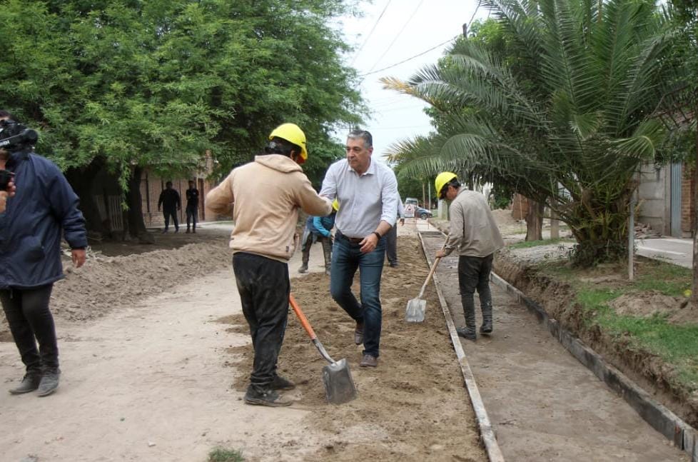 Mejoramiento de calles y trabajos de desagüe en el Barrio Textil de La Banda