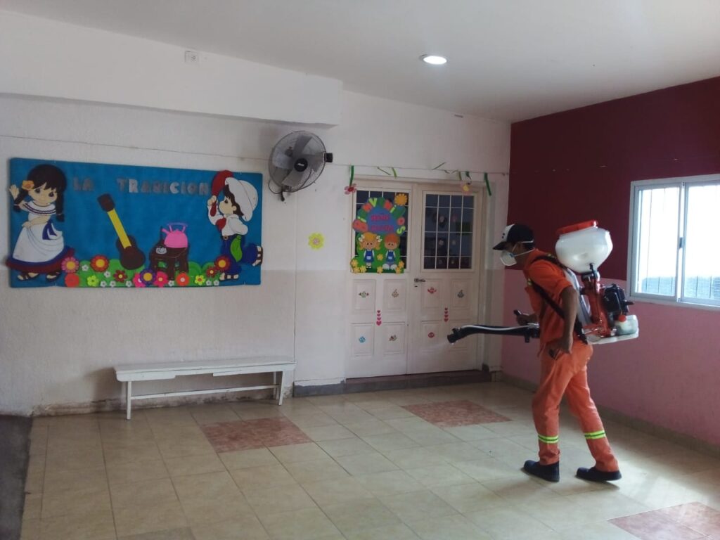 Trabajos de sanitización y fumigación en distintos puntos de la ciudad