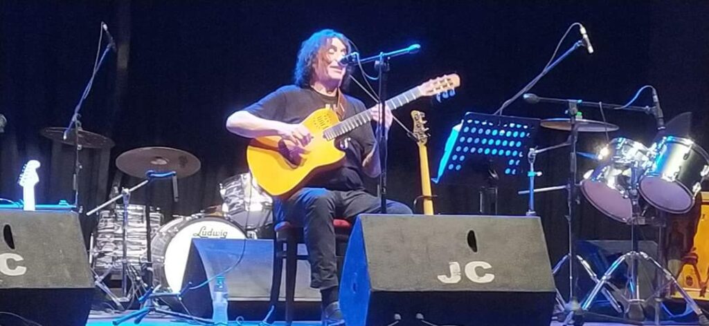 Luís Salinas demostró todo su talento en un inolvidable show en el Renzi