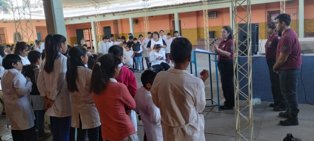 Personal de Alerta Banda brindó una charla informativa en la escuela Farhat Personal de Alerta Banda brindó una charla informativa en la escuela Farhat