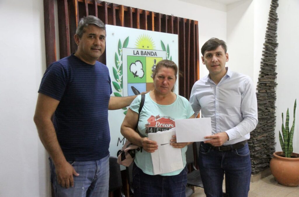 Asistencia a una vecina del B° Finca de Ramos de La Banda para refacción de su vivienda