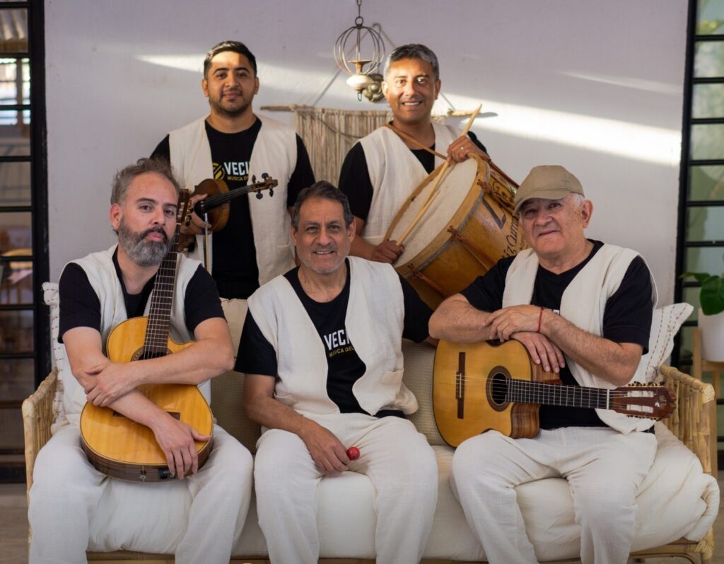 La Feria Artesanal en Casa del Bicentenario contará con la actuación del Grupo Vecinos La Feria Artesanal en Casa del Bicentenario contará con la actuación del Grupo Vecinos