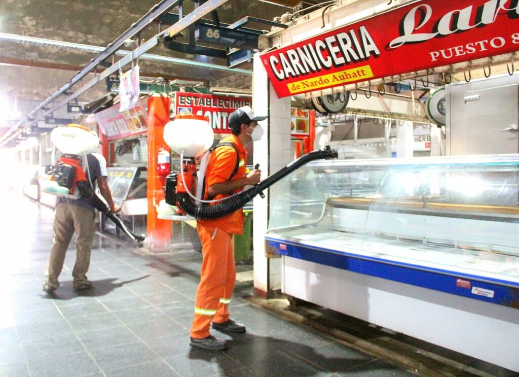 El municipio realizó un operativo integral de fumigación en el Mercado Unión El municipio realizó un operativo integral de fumigación en el Mercado Unión