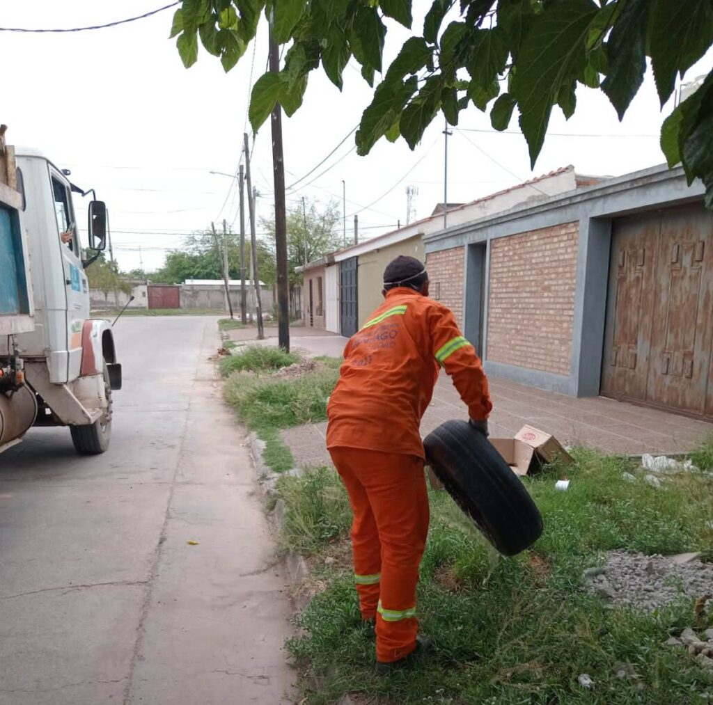 Avanzan con la campaña de sensibilización y descacharreo en barrios de Capital
