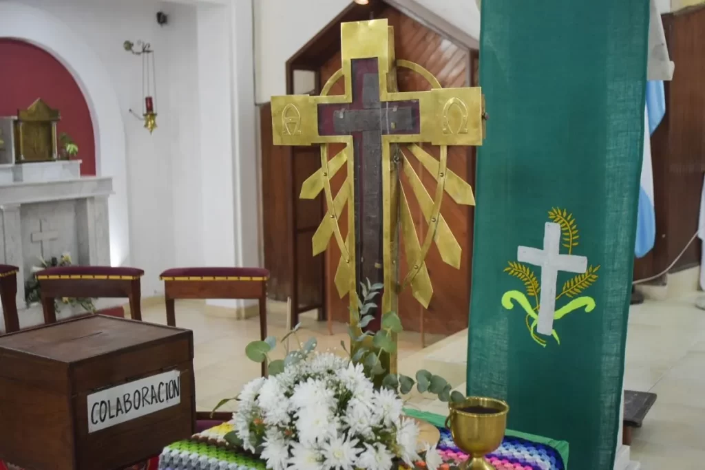 La Cruz de Matará visitó la parroquia Cristo Rey