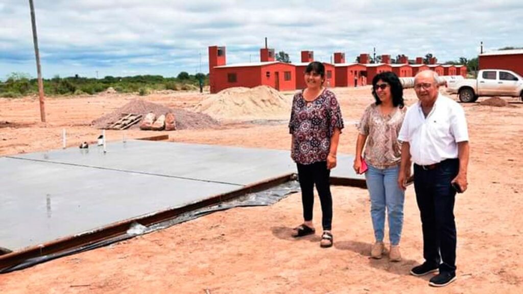 En Añatuya avanzan con obras de cloacas, pavimento y viviendas sociales