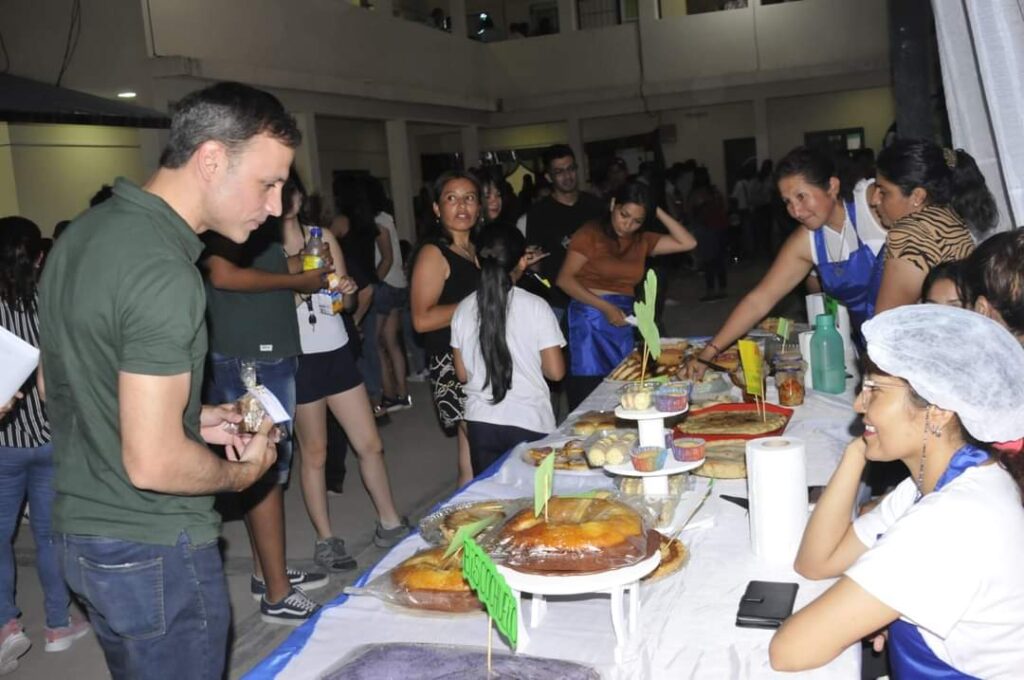 La escuela de Capacitación Nº 25 de Fernández expuso sus creaciones en la Muestra Anual