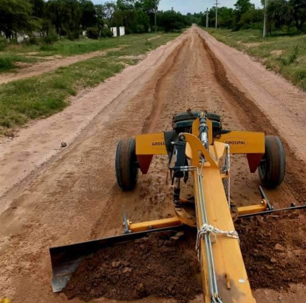 En Sumampa avanzan con el mejoramiento de caminos