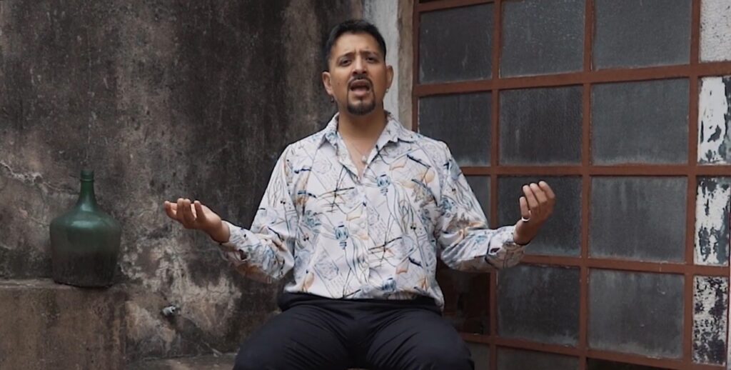 Franco Ramírez estrenó videoclip de “Manos de tijera” en homenaje a Huguito Flores Franco Ramírez estrenó videoclip de “Manos de tijera” en homenaje a Huguito Flores