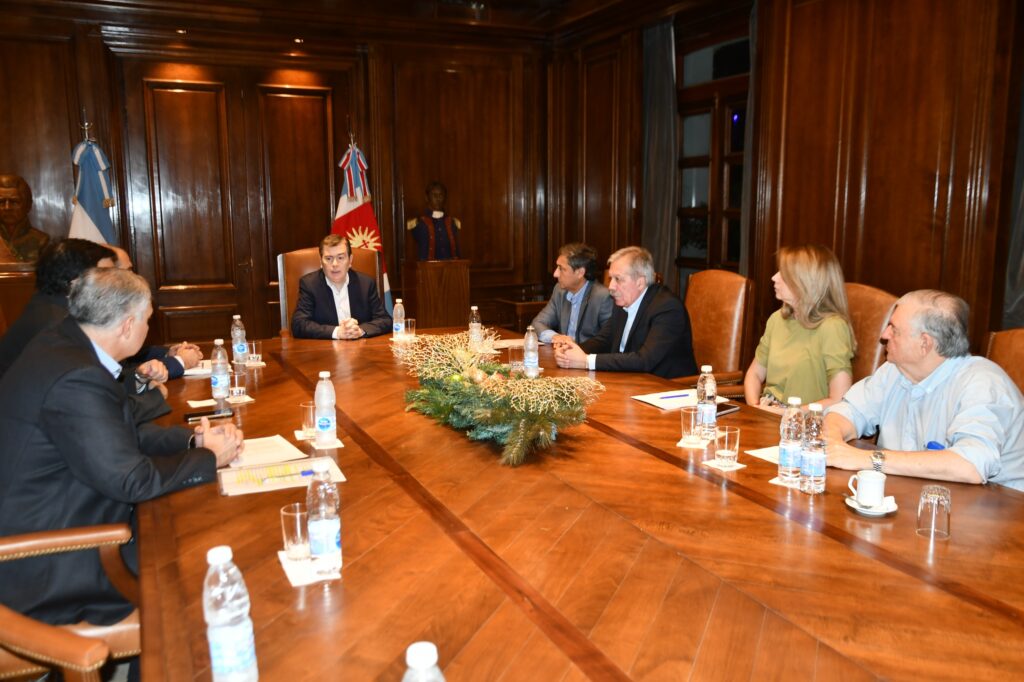 Zamora se reunió con su gabinete para analizar las medidas anuncias por el ministro Caputo