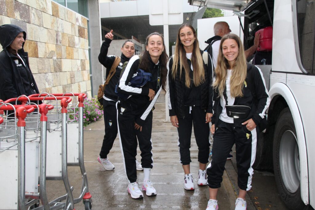 Las Leonas llegaron a Santiago para disputar la FIH Pro League