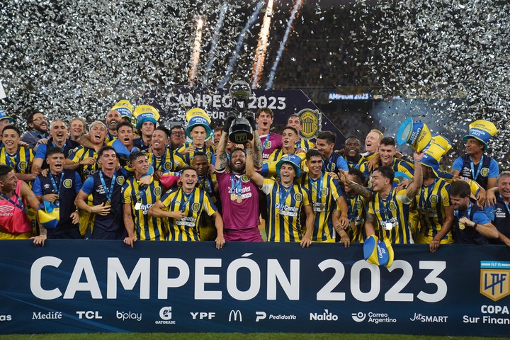 ¡Canalla campeón!: Rosario Central alzó la Copa de la Liga en Santiago del Estero
