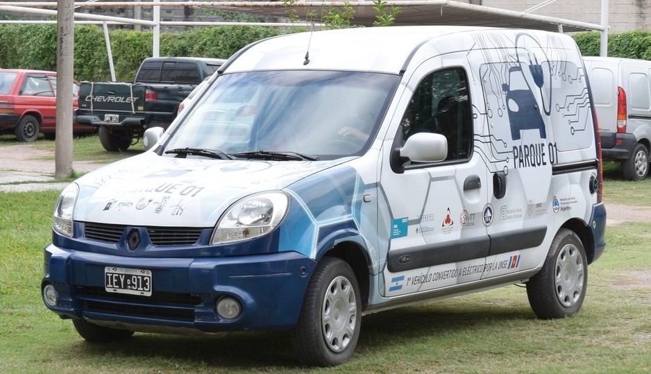 La UNSE es la primera universidad del NOA con un vehículo convertido a 100% eléctrico