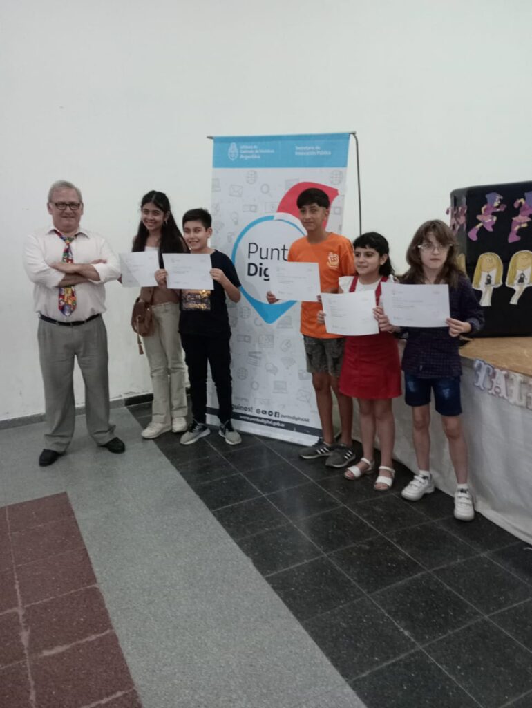 Se entregaron certificados de finalización del taller de animación digital en la Casa del Bicentenario