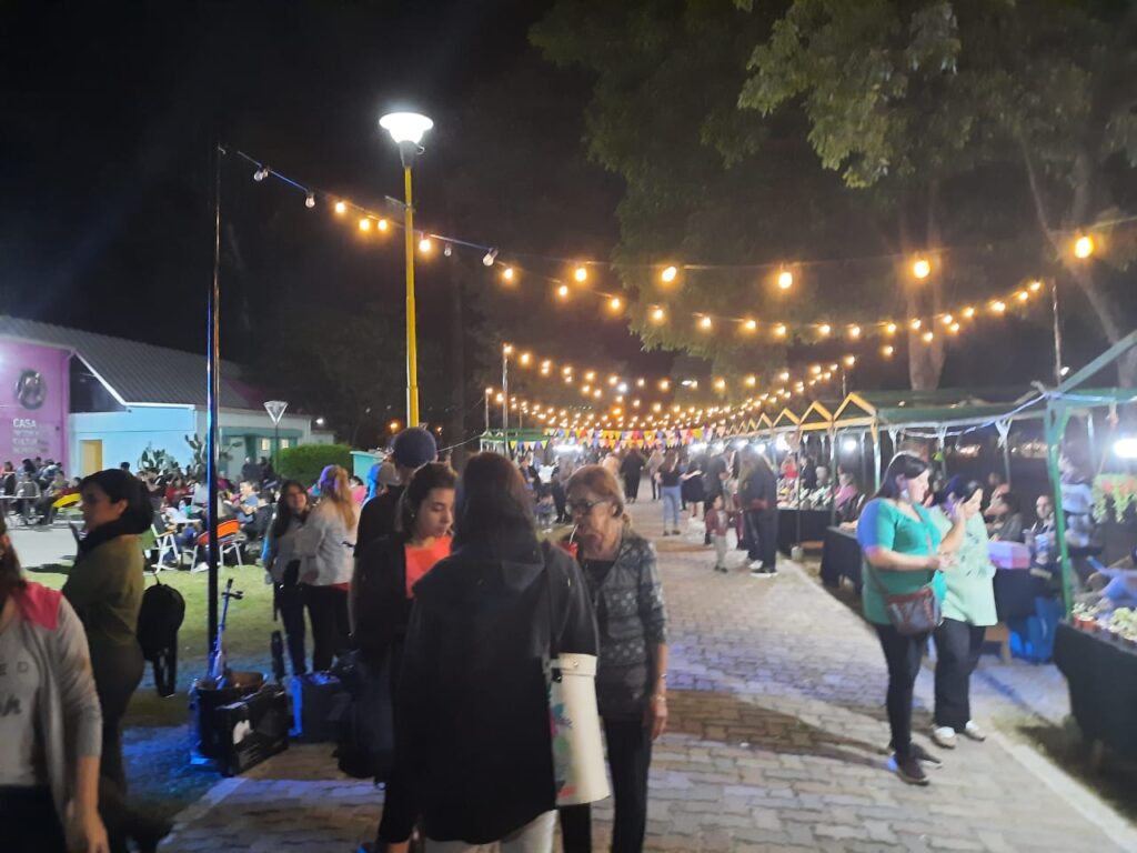 Realizaran una feria navideña de emprendedores en el Paseo Maradona