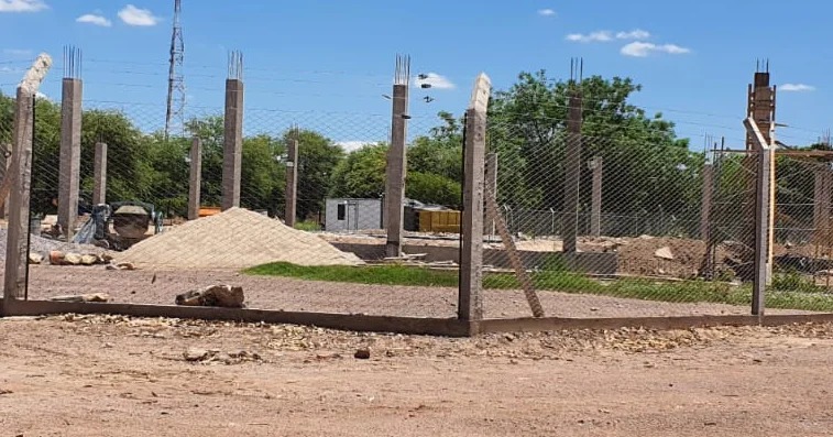 Construyen un moderno Polideportivo municipal en Fernández