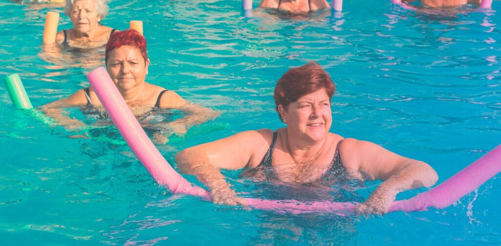 El municipio bandeño destaca los beneficios de la natación para adultos mayores El municipio bandeño destaca los beneficios de la natación para adultos mayores