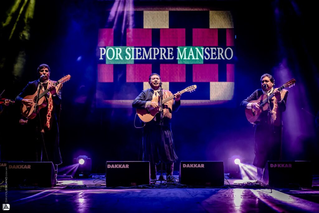 Horacio Banegas, Los Manseros Santiagueños y Flor Paz en la primera luna de Cosquín y por la TV Pública