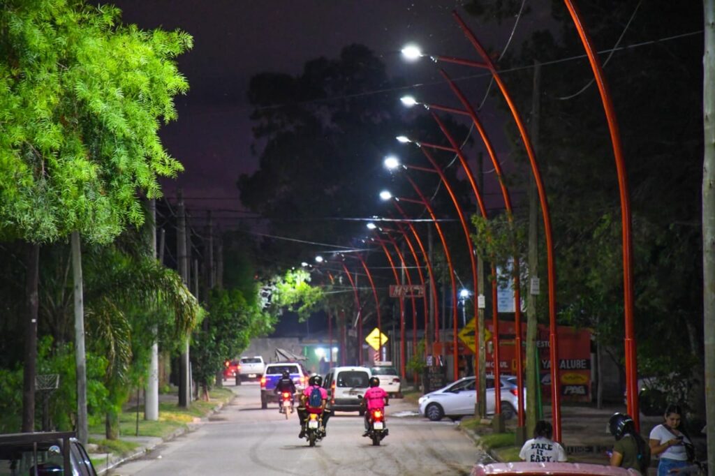 Habilitan nueva iluminación en 80 cuadras de los barrios Reconquista, Belgrano y Cabildo
