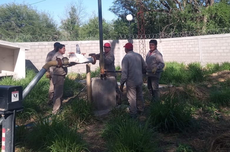 Intensifican los trabajos para restablecer el servicio de agua en La Dársena y San Ramón
