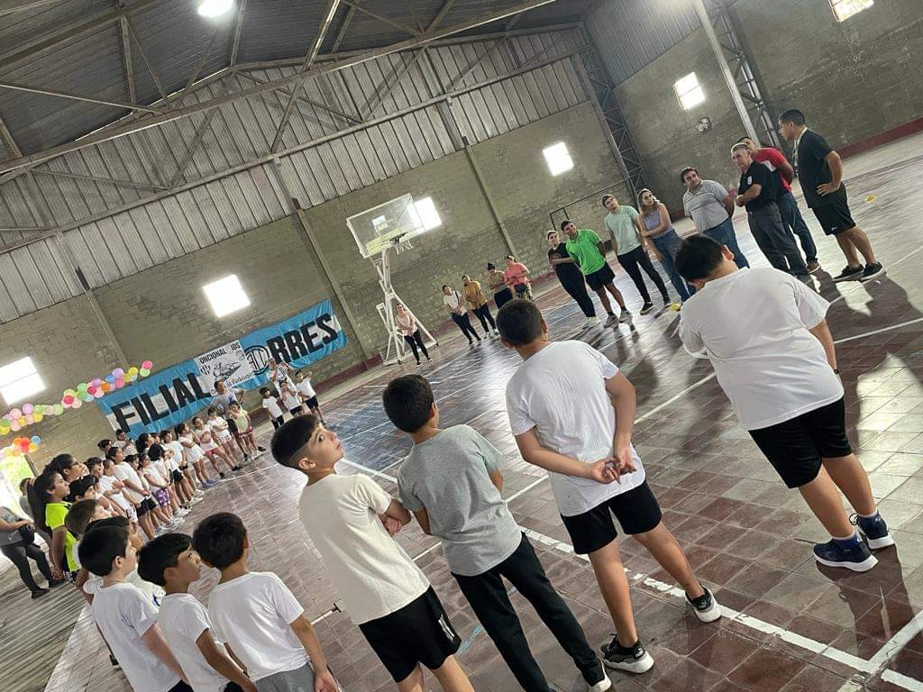 Con distintas actividades para los niños, inició la colonia de vacaciones en Forres