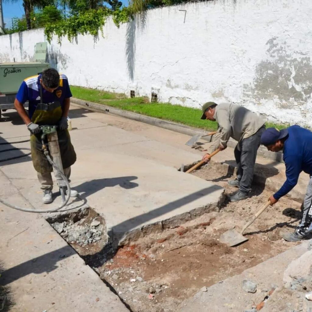 Realizan trabajos de mejoramiento de calles de Las Termas