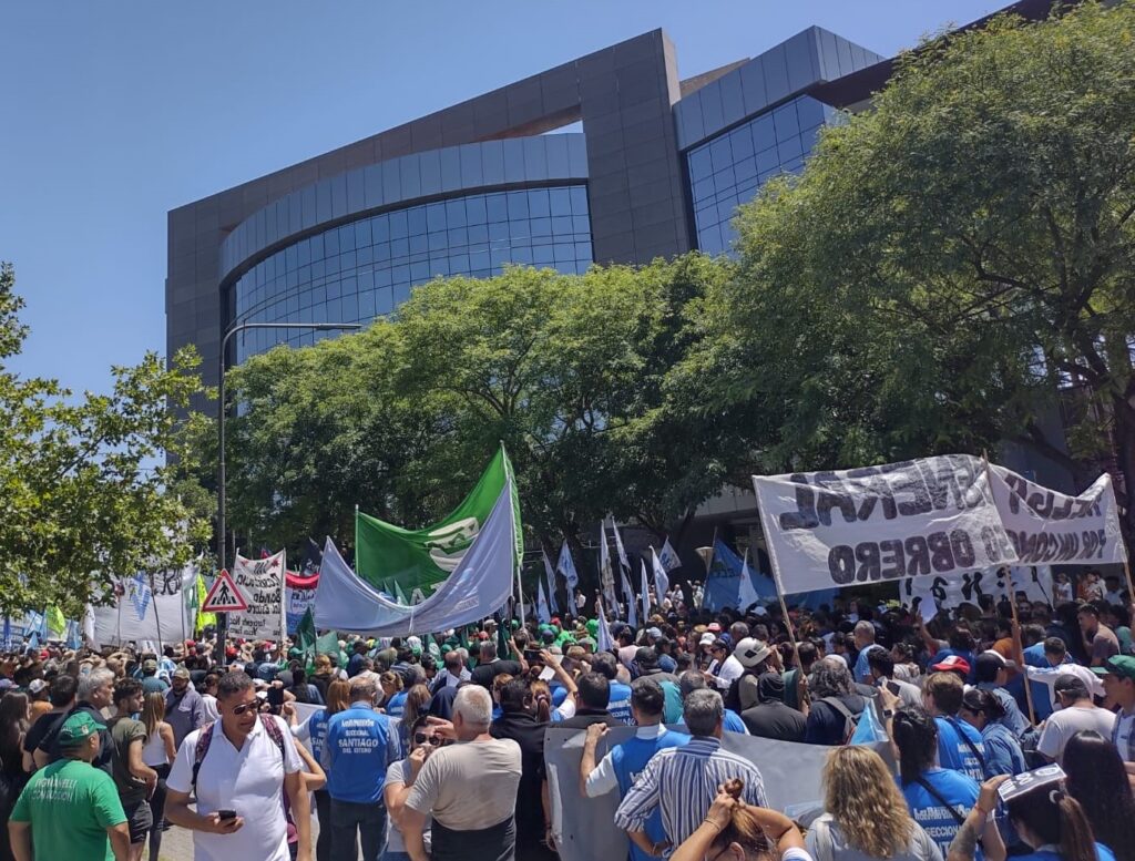 Paro CGT: “Esta multitudinaria concentración es en defensa de nuestros derechos”