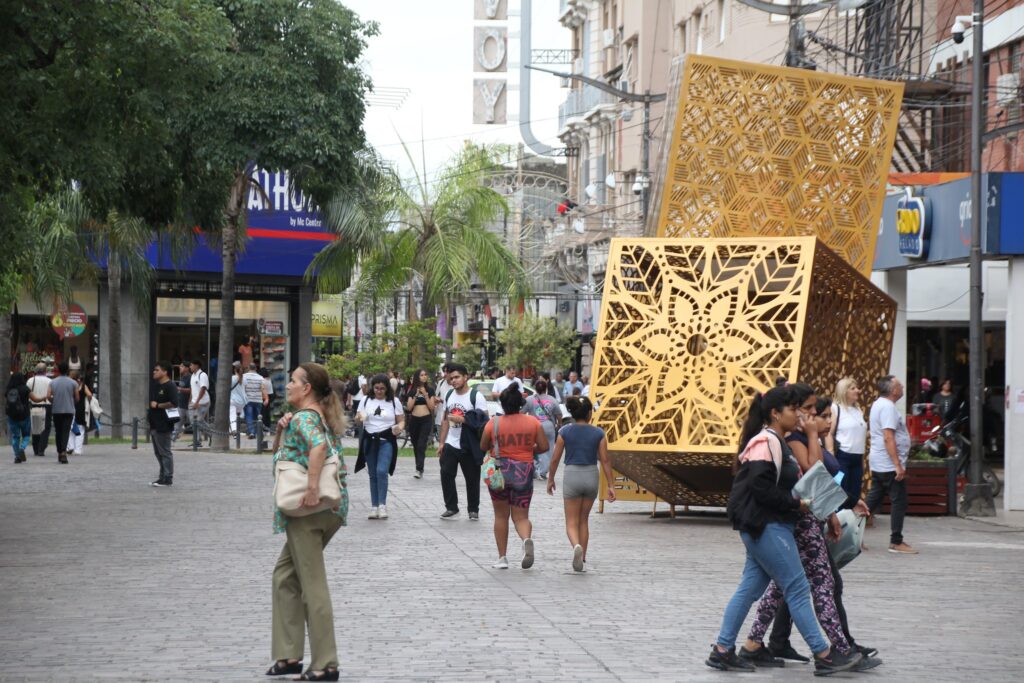 Ventas flojas: “Los comerciantes subieron los precios sin razón y tuvieron que bajar”