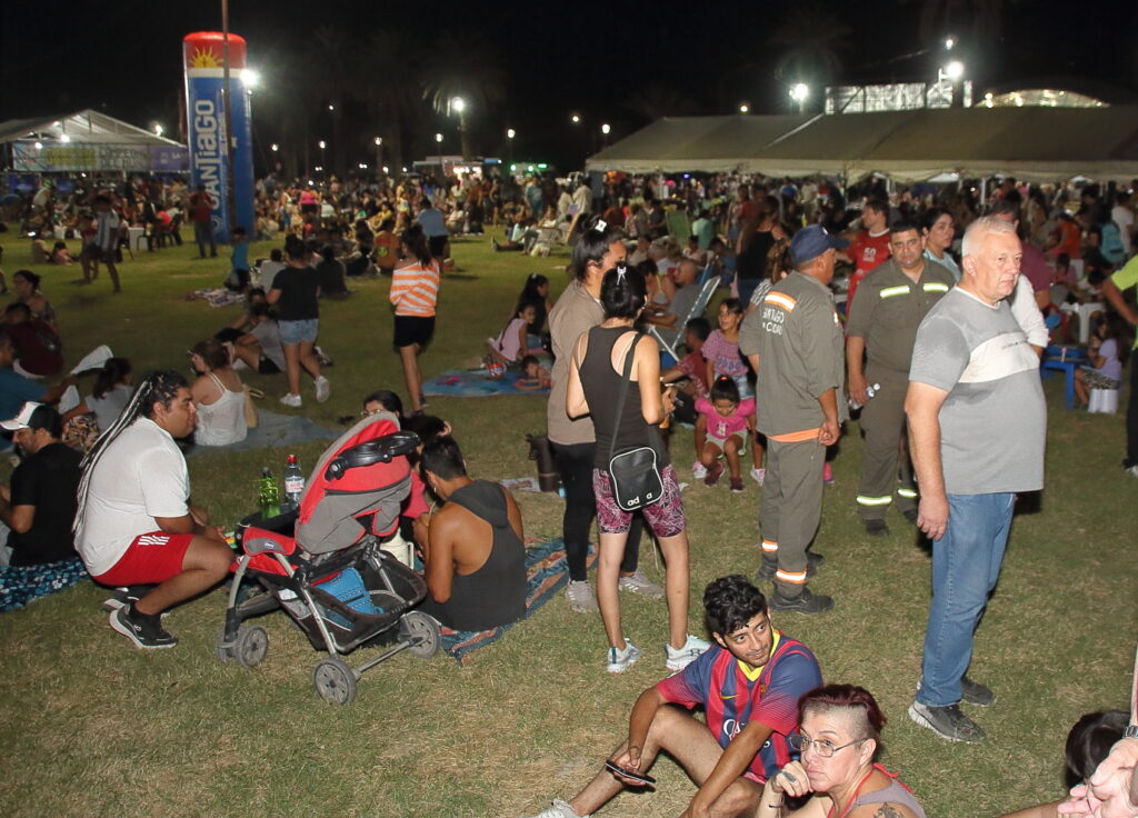 Familias santiagueñas se vuelcan a la Costanera a disfrutar de “Santiago es tu río”