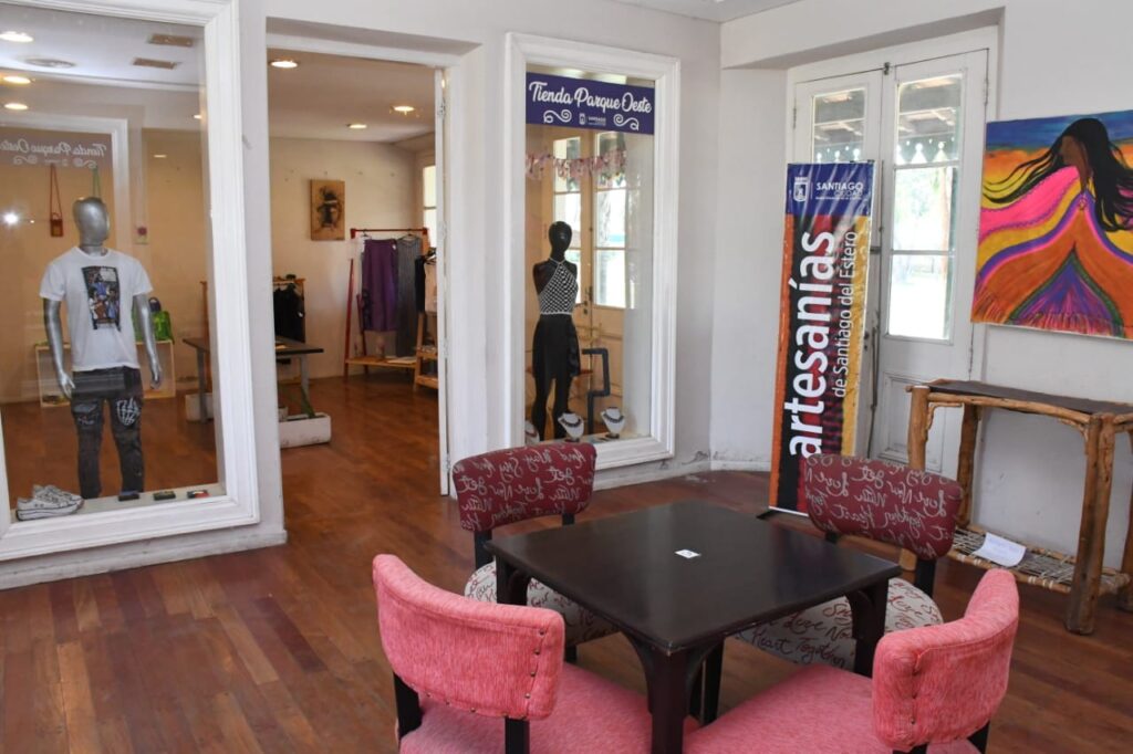 Emprendedores ofrecen sus productos en la tienda del Parque Oeste Emprendedores ofrecen sus productos en la tienda del Parque Oeste