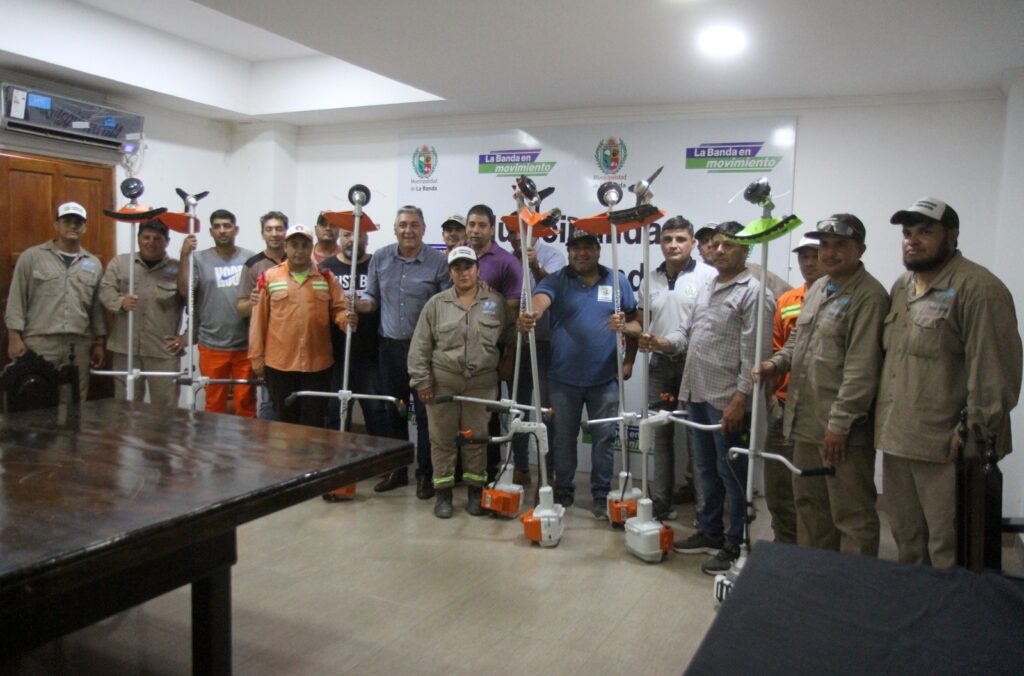 El intendente Roger Nediani realizó la entrega de herramientas de trabajo
