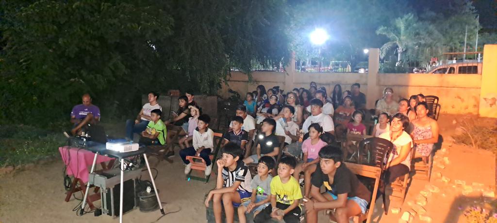 Vecinos de Villa La Punta disfrutaron de la presentación del Cinemóvil en esa localidad