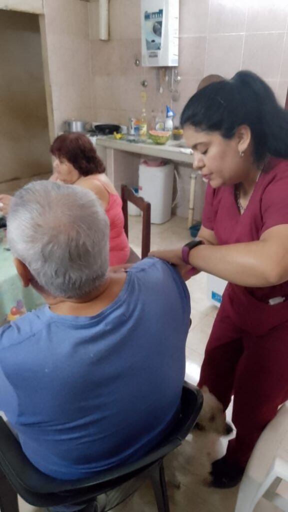 Personal de Salud realizó visitas domiciliarias a adultos mayores del B° San Carlos