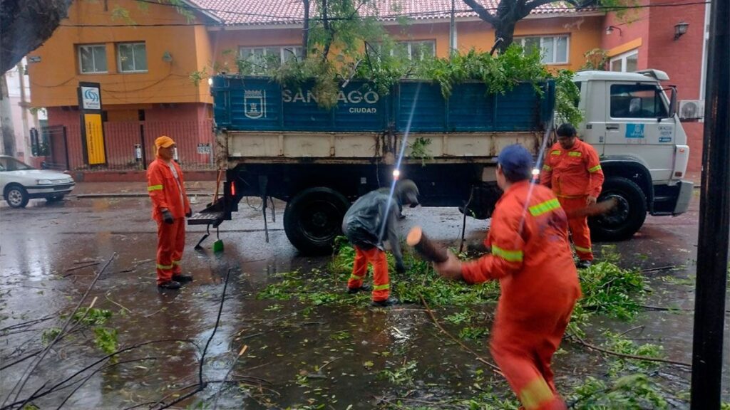 Activaron el Comité de Emergencia por la intensa lluvia y los fuertes vientos