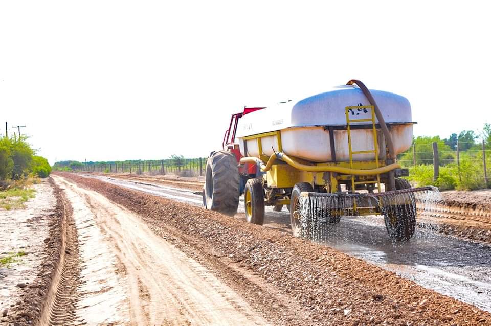 Mejoran el camino del paraje Pozo Zuni, cercano a la ciudad de Fernández