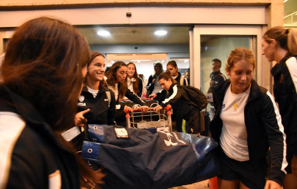 Las Leonas arribaron a Santiago y se preparan para jugar la Pro-League
