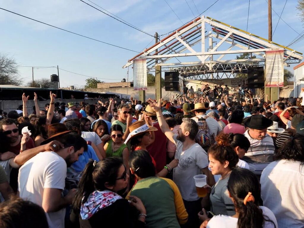Encuentro artístico en la “Siesta Carnavalera” del barrio Los Lagos