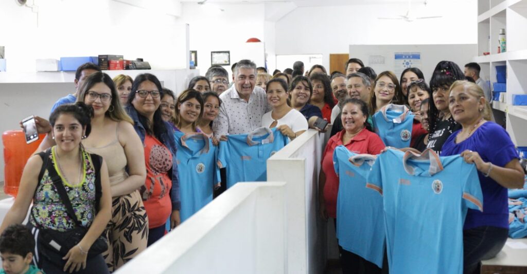Entrega de uniformes al personal del Tribunal de Faltas